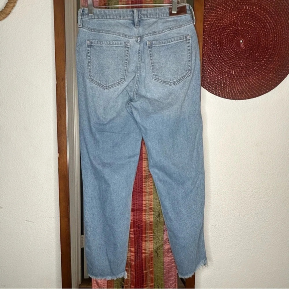 Hollister Medium Wash Distressed Ankle Mom Jean size 9R/ 29 - Picture 4 of 6